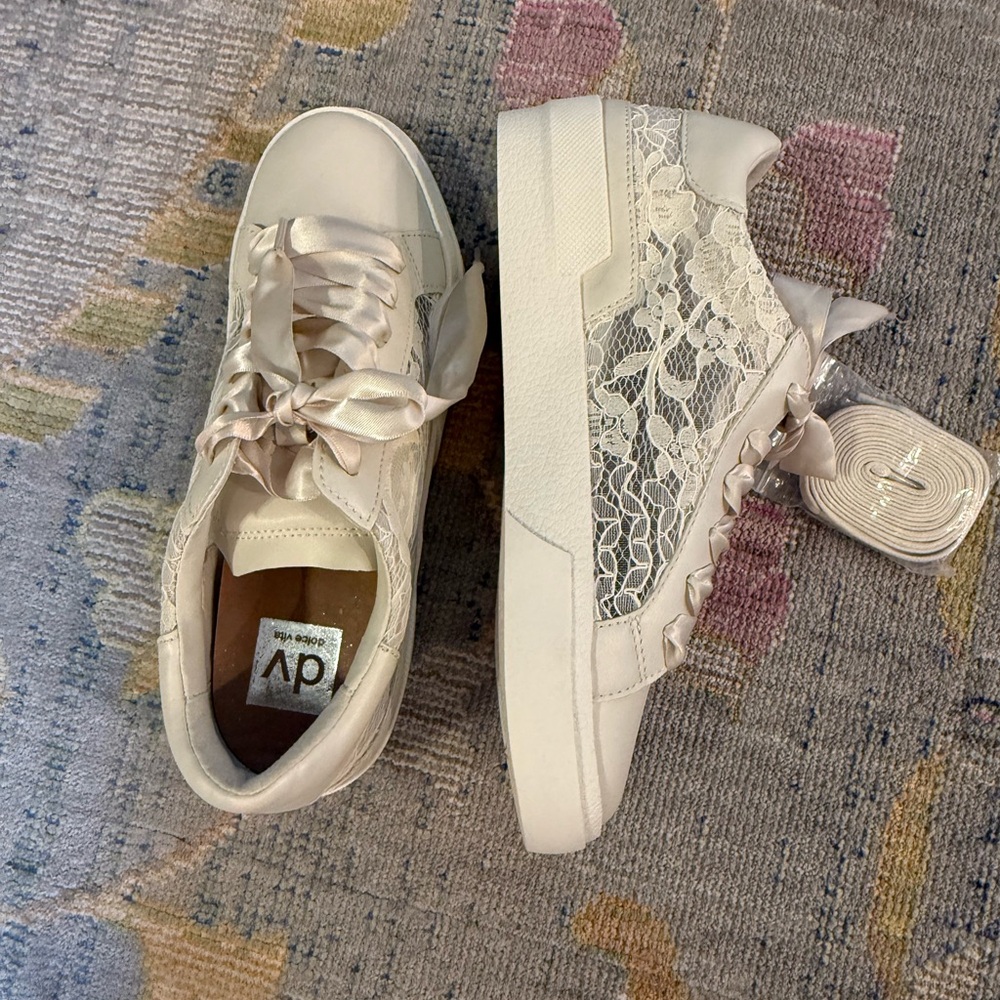 Dolce Vita Ivory Satin Lace Women's Sneakers 7.5 - Picture 6 of 8